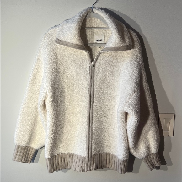 White Zip-Up Sherpa Jacket - Picture 4 of 6